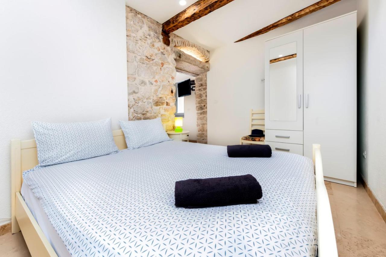 Old Town Garden Studio Apartment โรวีน ภายนอก รูปภาพ