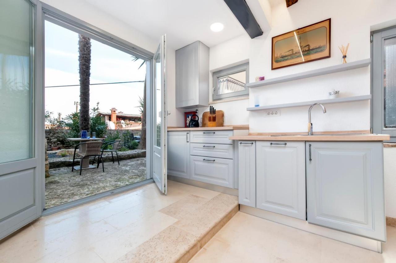 Old Town Garden Studio Apartment โรวีน ภายนอก รูปภาพ