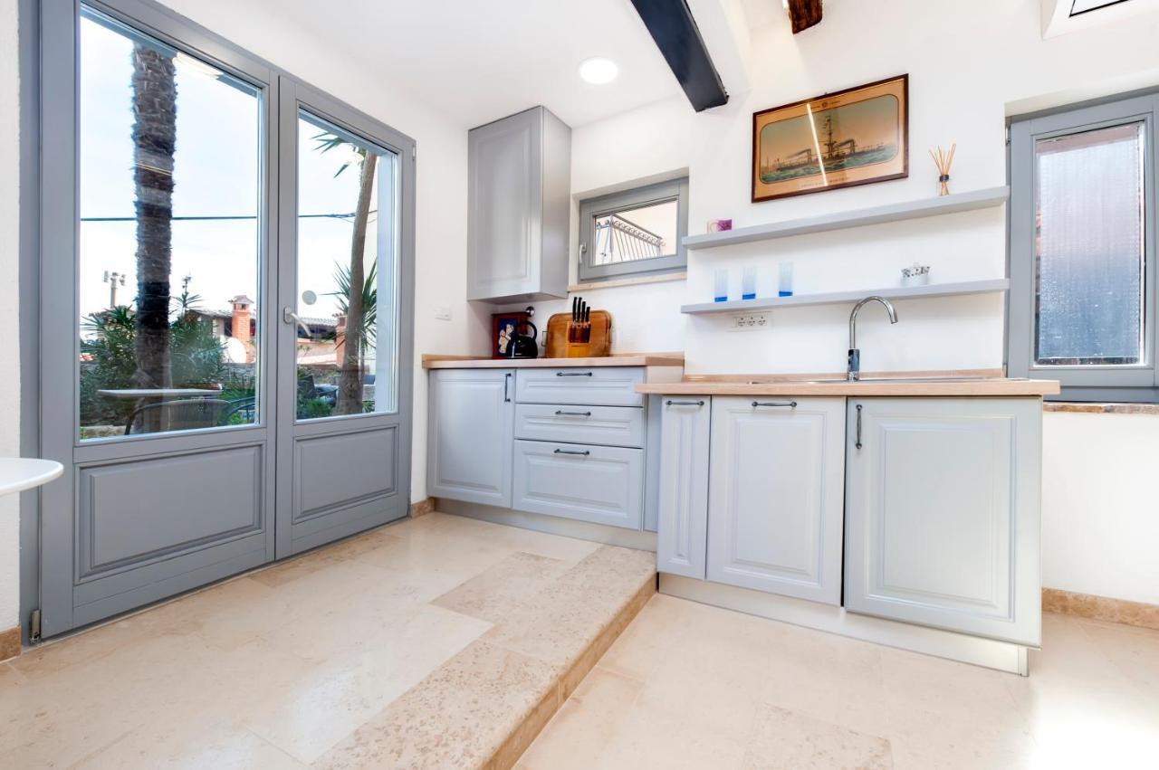 Old Town Garden Studio Apartment โรวีน ภายนอก รูปภาพ
